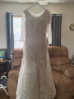 Lace Long Sleeve Wedding Dress in Ivory